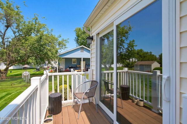 11 Stratford Drive, Manalapan, NJ 07726