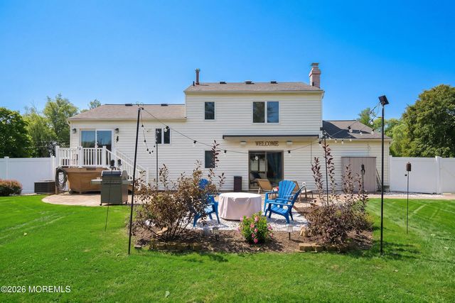 11 Stratford Drive, Manalapan, NJ 07726