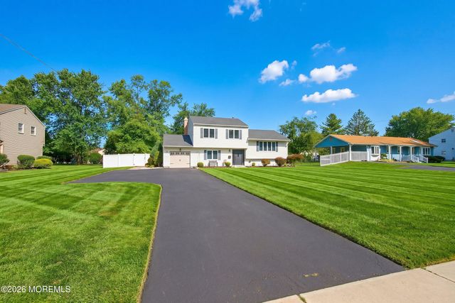11 Stratford Drive, Manalapan, NJ 07726