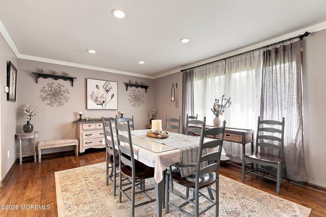 11 Stratford Drive, Manalapan, NJ 07726