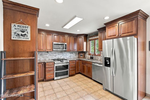11 Stratford Drive, Manalapan, NJ 07726