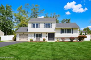 11 Stratford Drive, Manalapan, NJ 07726