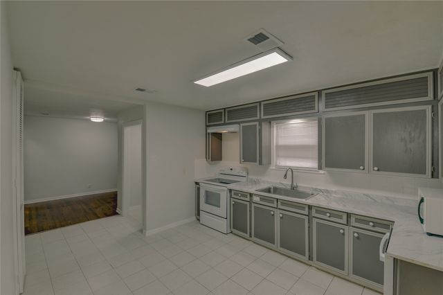 1100 Wade Hampton Street, Benbrook, TX 76126