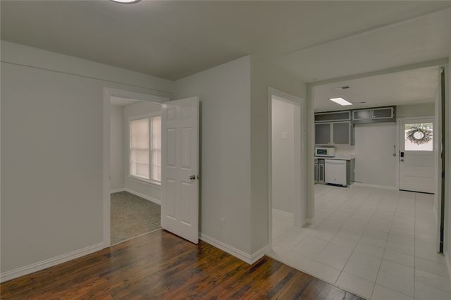 1100 Wade Hampton Street, Benbrook, TX 76126