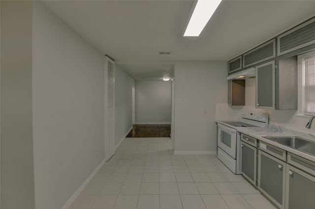 1100 Wade Hampton Street, Benbrook, TX 76126