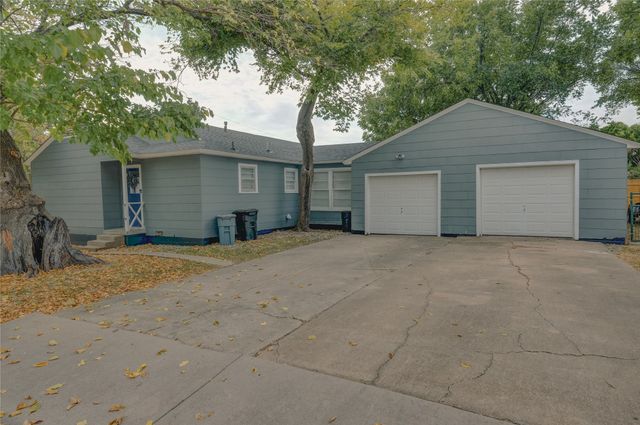 1100 Wade Hampton Street, Benbrook, TX 76126