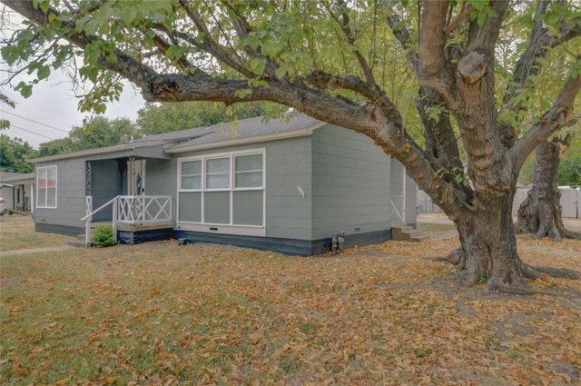 1100 Wade Hampton Street, Benbrook, TX 76126