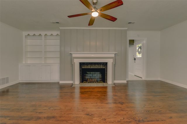 1100 Wade Hampton Street, Benbrook, TX 76126