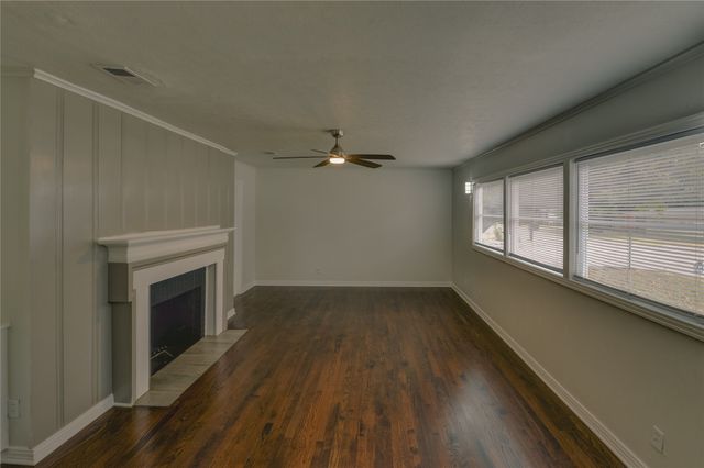 1100 Wade Hampton Street, Benbrook, TX 76126