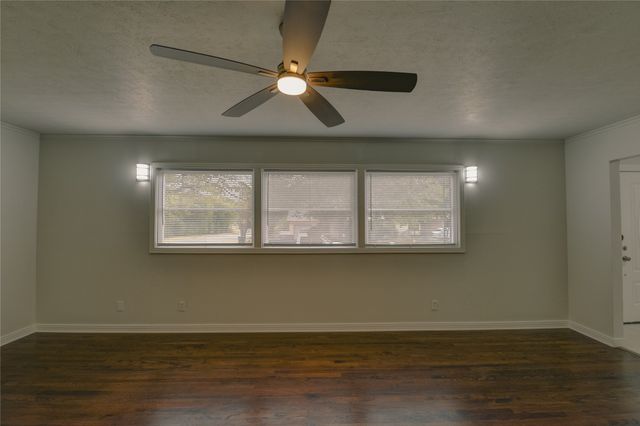 1100 Wade Hampton Street, Benbrook, TX 76126