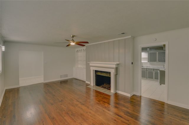 1100 Wade Hampton Street, Benbrook, TX 76126