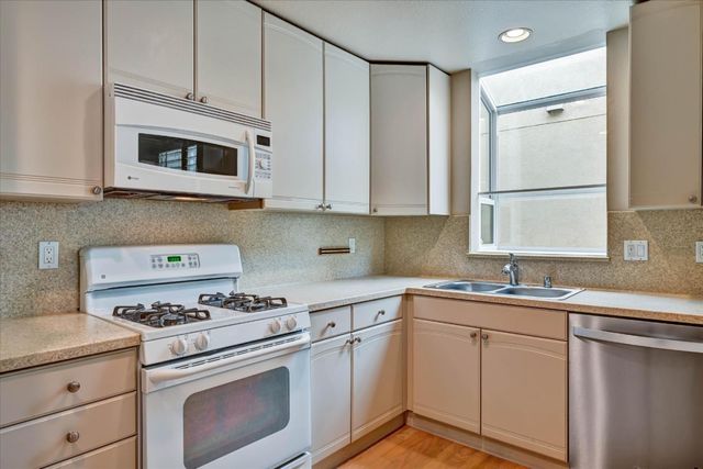 30 Lorton Avenue 303, Burlingame, CA 94010