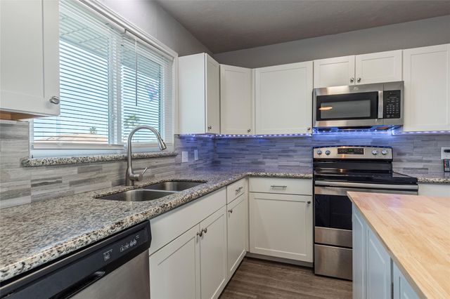 442 Pompano Street, Bayou Vista, TX 77563