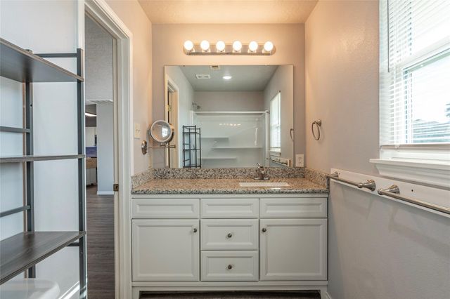 442 Pompano Street, Bayou Vista, TX 77563