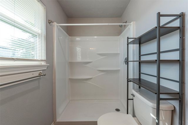 442 Pompano Street, Bayou Vista, TX 77563