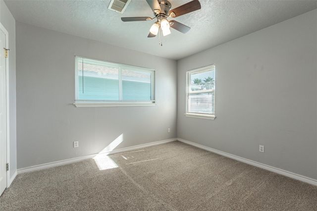 442 Pompano Street, Bayou Vista, TX 77563