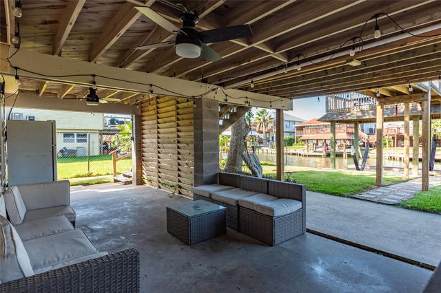 442 Pompano Street, Bayou Vista, TX 77563