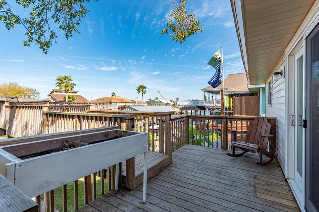 442 Pompano Street, Bayou Vista, TX 77563