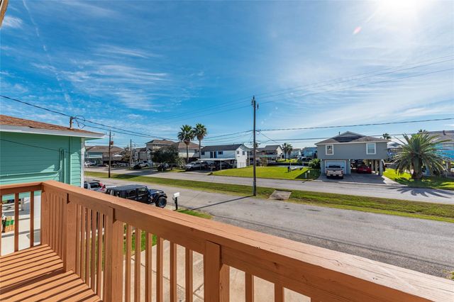 442 Pompano Street, Bayou Vista, TX 77563