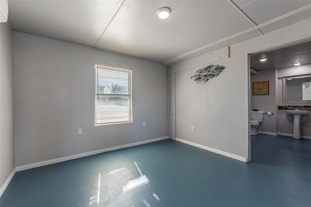 442 Pompano Street, Bayou Vista, TX 77563