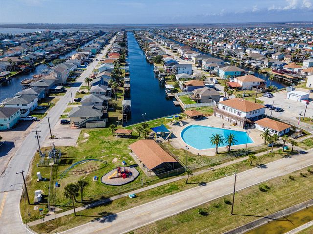442 Pompano Street, Bayou Vista, TX 77563
