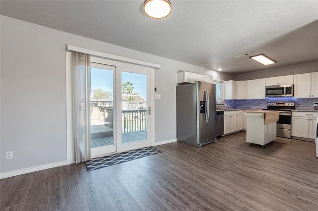 442 Pompano Street, Bayou Vista, TX 77563