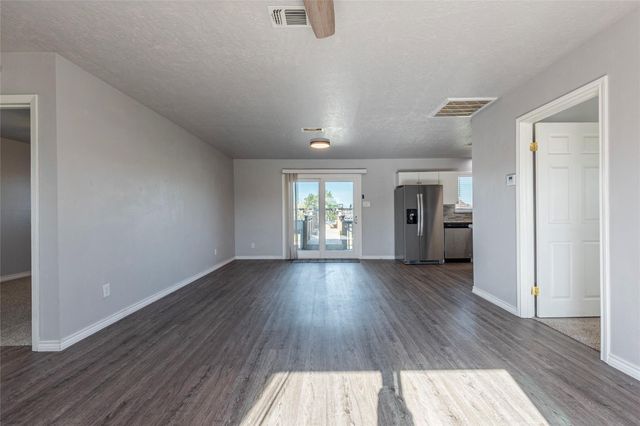 442 Pompano Street, Bayou Vista, TX 77563