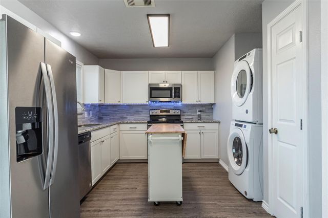 442 Pompano Street, Bayou Vista, TX 77563