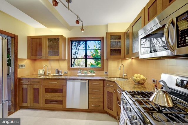 1647 PRESTON RD, Alexandria, VA 22302