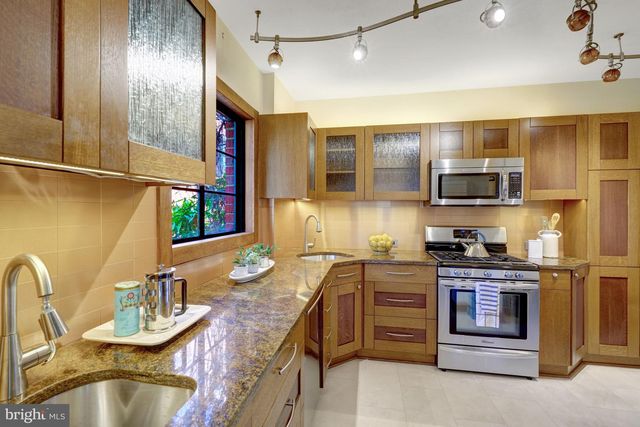 1647 PRESTON RD, Alexandria, VA 22302