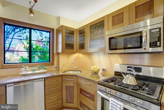 1647 PRESTON RD, Alexandria, VA 22302