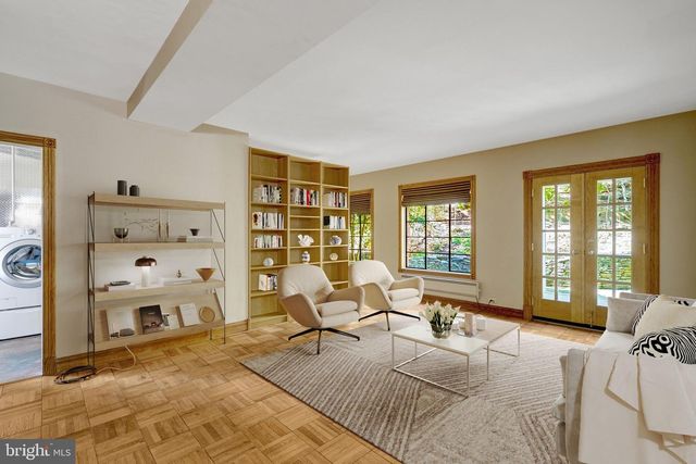 1647 PRESTON RD, Alexandria, VA 22302