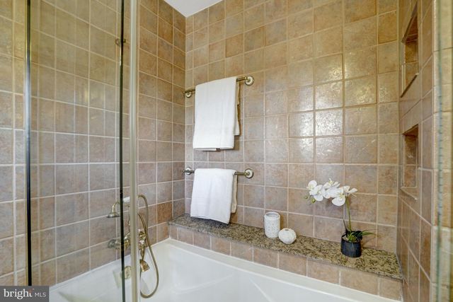 1647 PRESTON RD, Alexandria, VA 22302