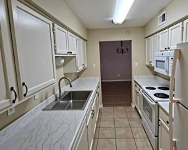 7400 Bellerive Drive 404, Houston, TX 77036