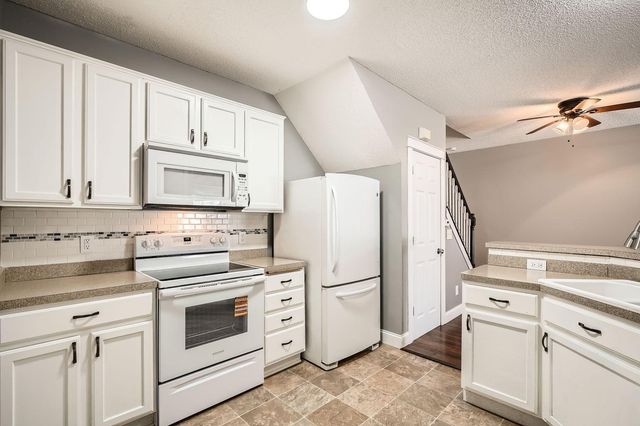 2029 Poppy Drive, Chanhassen, MN 55317