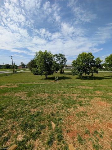 171 Greenwood Street, Lexington, NC 27292
