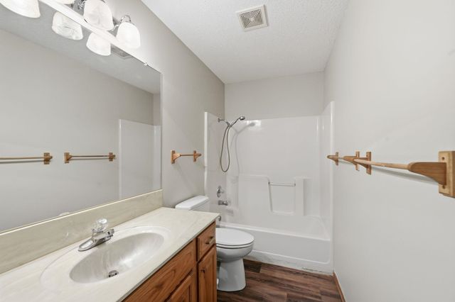 2002 N Teal Brook St, Wichita, KS 67235