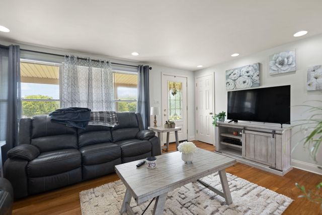 386 Boggs Road, London, KY 40744