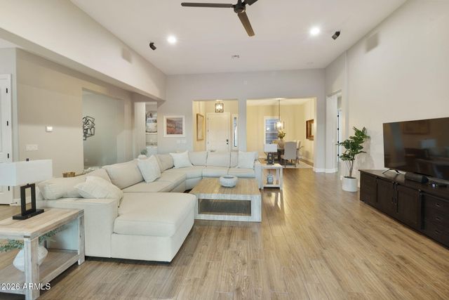 7606 S PENROSE Drive, Gilbert, AZ 85298