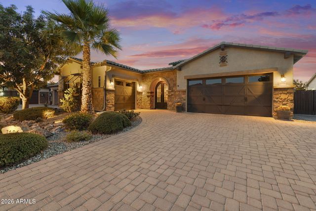 7606 S PENROSE Drive, Gilbert, AZ 85298