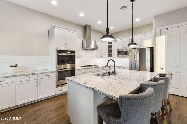 7606 S PENROSE Drive, Gilbert, AZ 85298