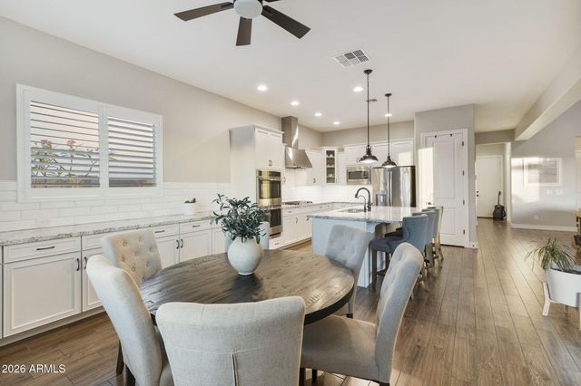 7606 S PENROSE Drive, Gilbert, AZ 85298