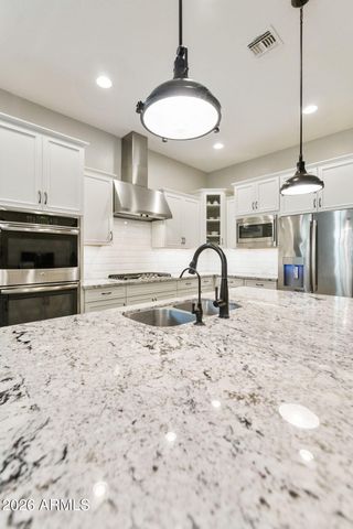7606 S PENROSE Drive, Gilbert, AZ 85298