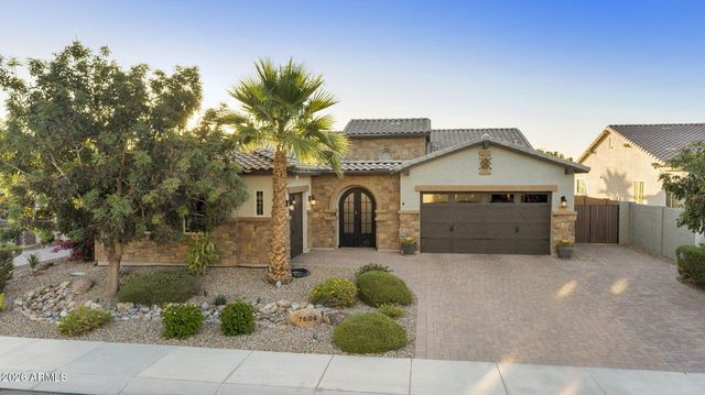 7606 S PENROSE Drive, Gilbert, AZ 85298