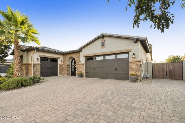 7606 S PENROSE Drive, Gilbert, AZ 85298