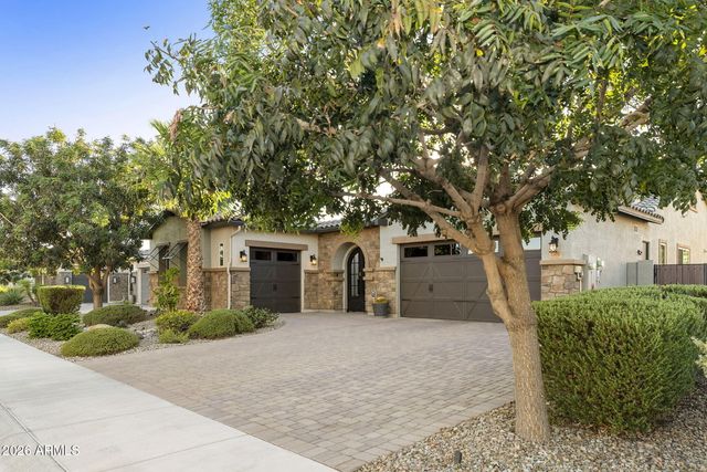 7606 S PENROSE Drive, Gilbert, AZ 85298