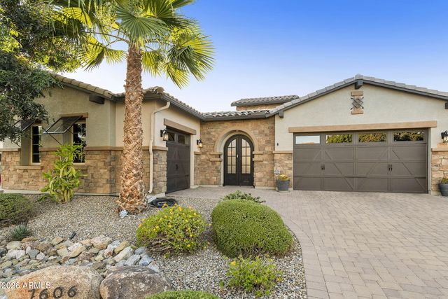 7606 S PENROSE Drive, Gilbert, AZ 85298