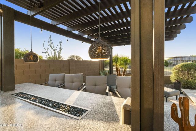 7606 S PENROSE Drive, Gilbert, AZ 85298