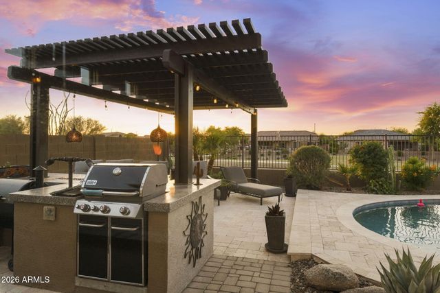 7606 S PENROSE Drive, Gilbert, AZ 85298
