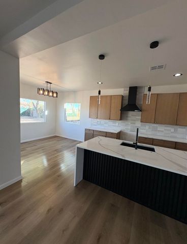 702 Rincon De Romos Drive SE, Rio Rancho, NM 87124